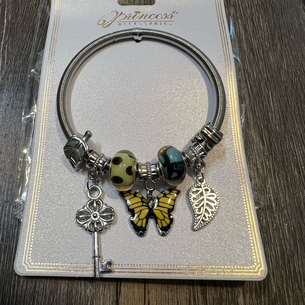 Silver Boho Butterfly & Key Charm Bracelet NWT Princess Accessories Stackable - Picture 3 of 3